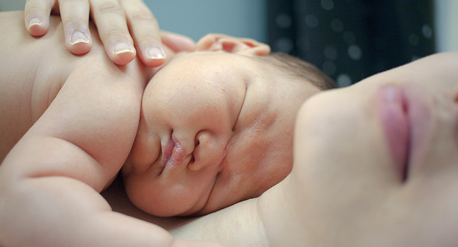Clinical trial finds that skin-to-skin contact after childbirth benefits behavioural development